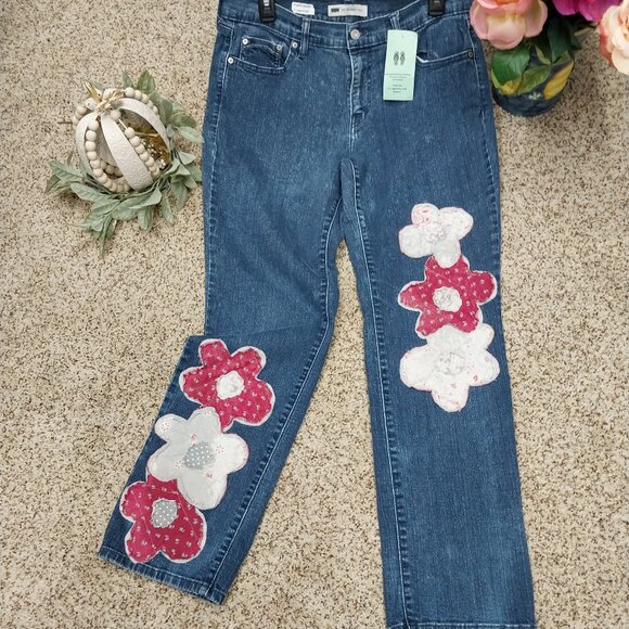 37855 Size 12 Upcycled Levi't Appliqued With Quilted Flower Trim. - Picture 1 of 7